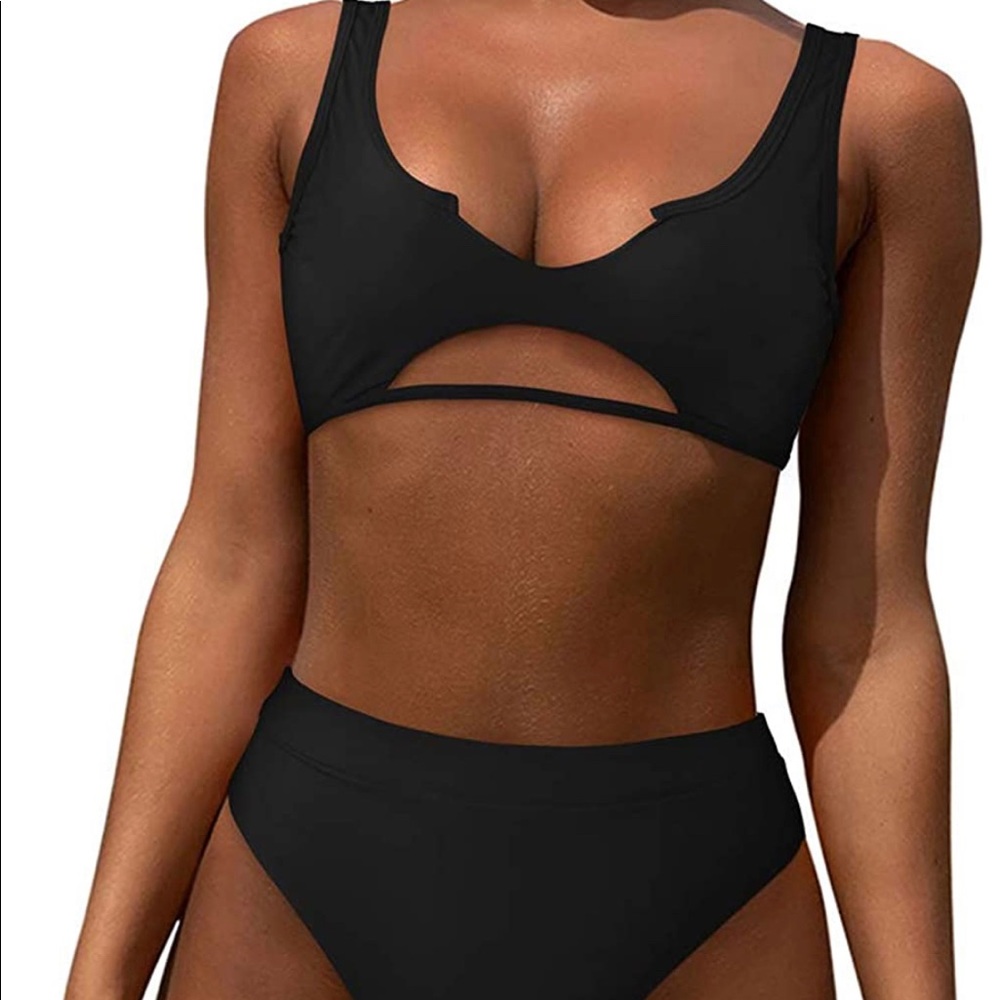 Key hole bikini top!